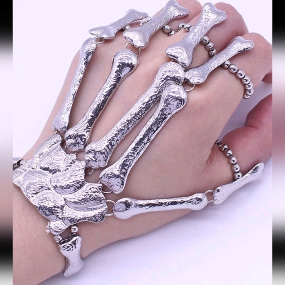 Skeleton hand mitten